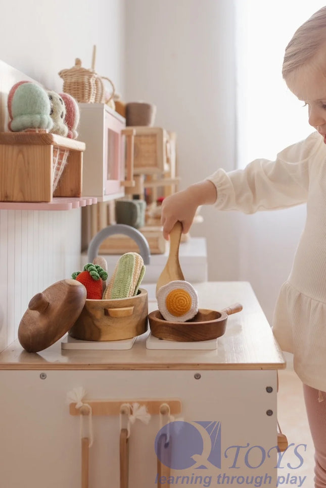 QToys Australia (USA) MAHOGANY PAN & POT SET