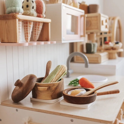 QToys Australia (USA) MAHOGANY PAN & POT SET