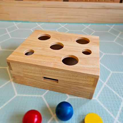 QToys Australia (USA) Peek a Boo Sorting Box