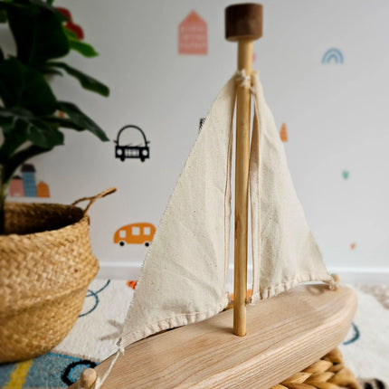 QToys Australia (USA) EcoVoyager Recycled Tree Sailing boat