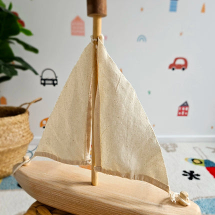 QToys Australia (USA) EcoVoyager Recycled Tree Sailing boat